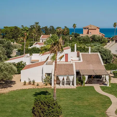Angelica With Private Access To Vila Pula