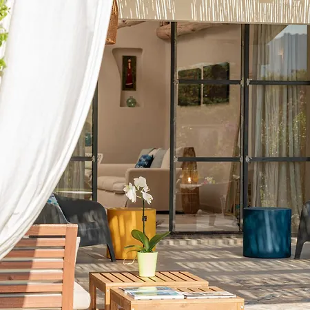 Angelica With Private Access To Villa