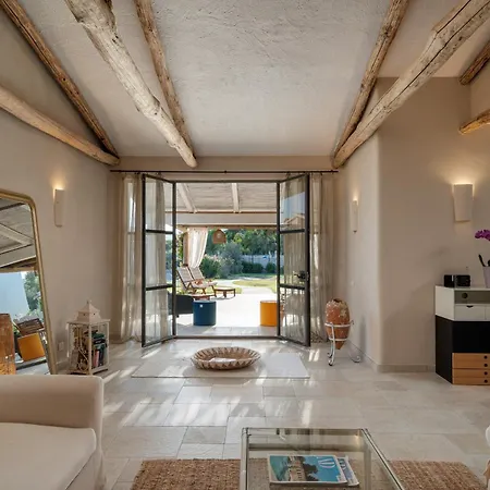 Angelica With Private Access To Pula